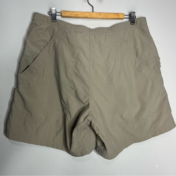 Mountain Hardware Nylon Belted Hiking Shorts, size L - Picture 6 of 13